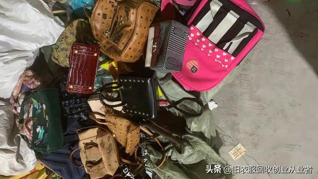600元回收的一吨旧包转手就赚1.5万,旧包回收蕴藏着哪些商机插图1 600元回收的一吨旧包转手就赚1.5万,旧包回收蕴藏着哪些商机插图1