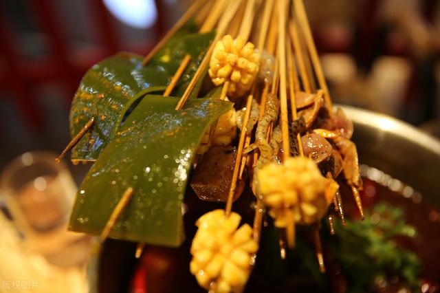 串串香挣钱吗多大的利润(串串香店靠饮料免费送活动年赚80万)插图 串串香挣钱吗多大的利润(串串香店靠饮料免费送活动年赚80万)插图