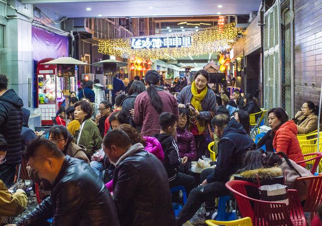 串串香挣钱吗多大的利润(串串香店靠饮料免费送活动年赚80万)插图2 串串香挣钱吗多大的利润(串串香店靠饮料免费送活动年赚80万)插图2